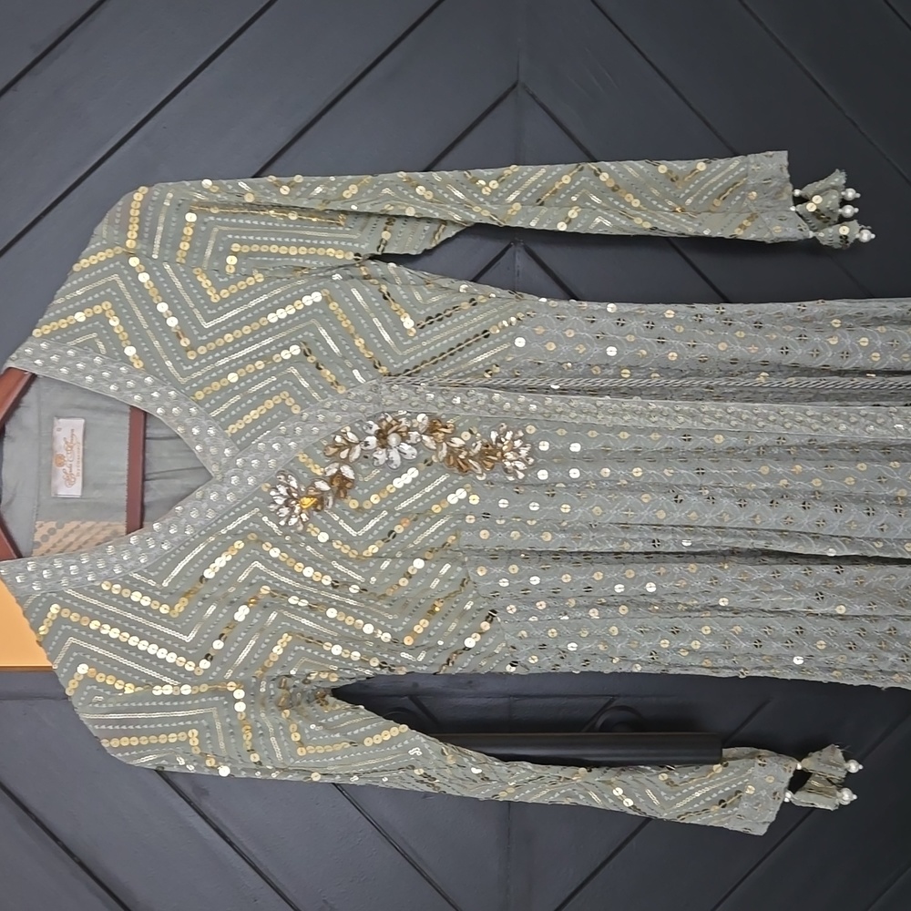 Ayesha Somaya Pakistani Small Gown - Picture 4 of 11